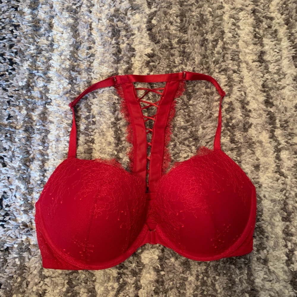 NWT Victoria’s Secret red lace pushup bra